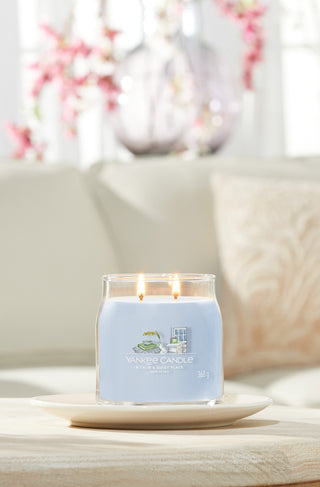 Yankee Candle - A Calm & Quiet Place Signature Medium Jar