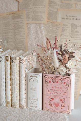Flowers & Hearts - Book Vase & Dried Flowers