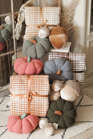 Bouclé Pumpkin Pillow - Blush Pink