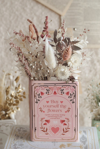 Flowers & Hearts - Book Vase & Dried Flowers