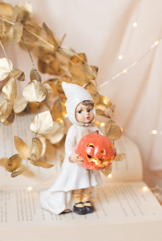 Autumn Pumpkin Girl - with LED Light