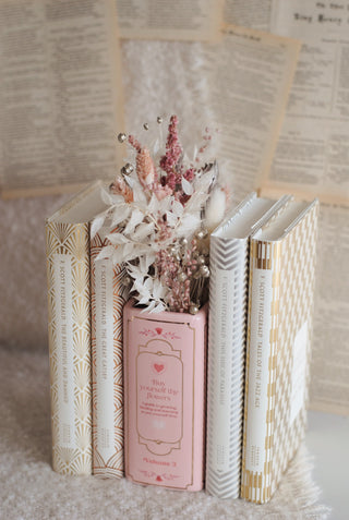 Flowers & Hearts - Book Vase & Dried Flowers