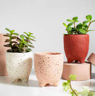 SPECKLED LEGGY PLANTER - MAROON